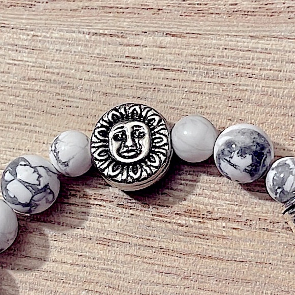 White Howlite Bracelet, Free form Howlite Pendant, Reversible Sun/Moon 🤍🩶🖤 - Picture 4 of 12